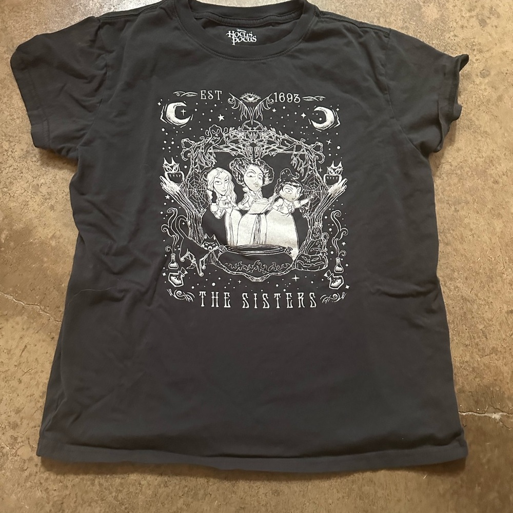 Black hocus pocus shirt medium Disney